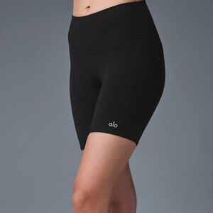 Alo 7” biker shorts